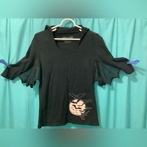 Kreepsville 666 batwing top with hood.